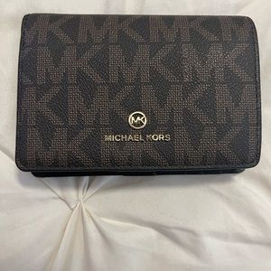 Michael kors jet set wallet